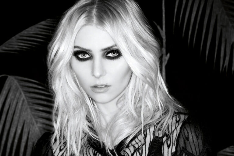 THE PRETTY RECKLESS Postpones All Touring Until 2022
