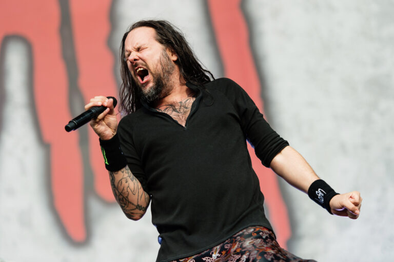 KORN’s JONATHAN DAVIS Tests Positive For COVID-19; Five More Shows Postponed, Two Dates Canceled