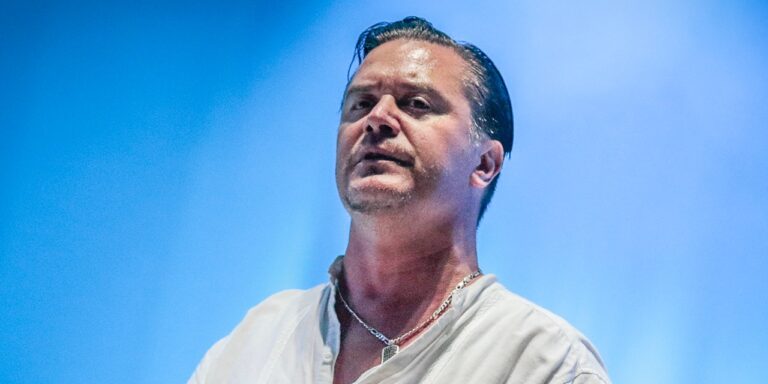 Mike Patton Cancels All FAITH NO MORE And MR. BUNGLE 2021 Concerts ‘Due To Mental Health Reasons’