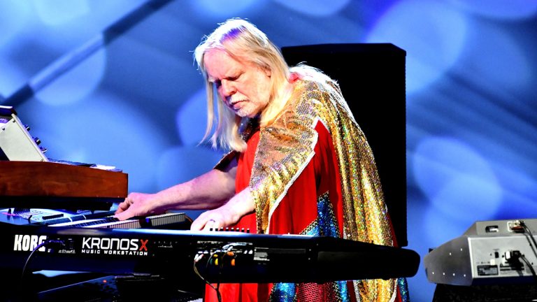 YES Keyboard Legend RICK WAKEMAN Announces ‘Final One Man’ Fall 2024 Solo Tour