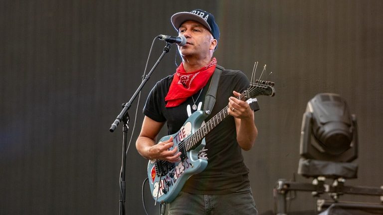 TOM MORELLO Denies RAGE AGAINST THE MACHINE Required Fans To Be Vaccinated For 2022 Reunion Shows