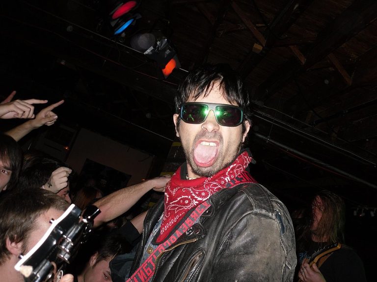 CKY’s CHAD I GINSBURG Punches ALIEN ANT FARM’s DRYDEN MITCHELL, Band Booted From Tour