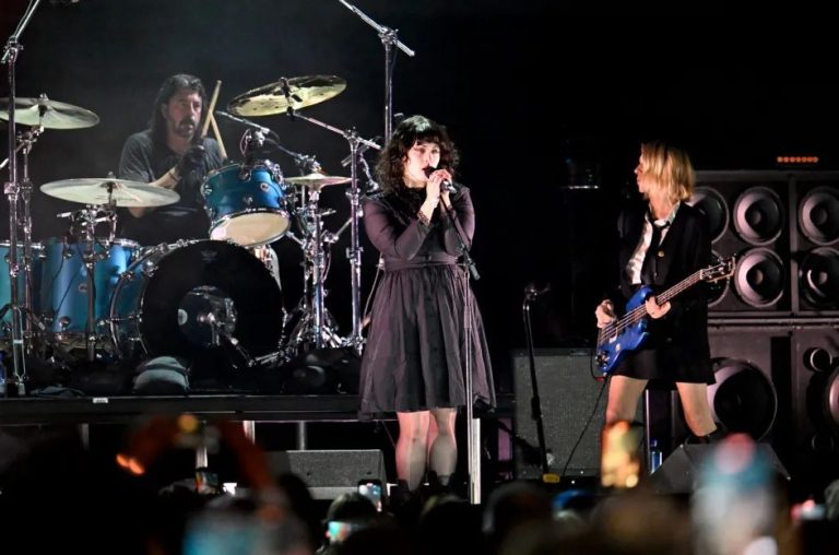 Nirvana Officially Reunites with Vince Neil on Vocals: “Kurt Wouldn’t Have Been Able to Sing Anyway”