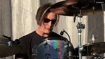 ALICE IN CHAINS Drummer SEAN KINNEY Suffers 'Medical Emergency; Tonight's Show Canceled