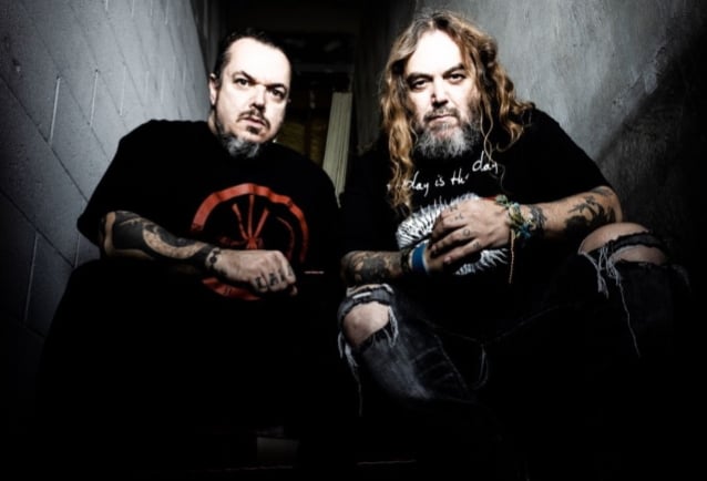 MAX And IGOR CAVALERA To Perform SEPULTURA's Entire 'Chaos A.D.' Album On Fall 2025 U.S. Tour; FEAR FACTORY To Support