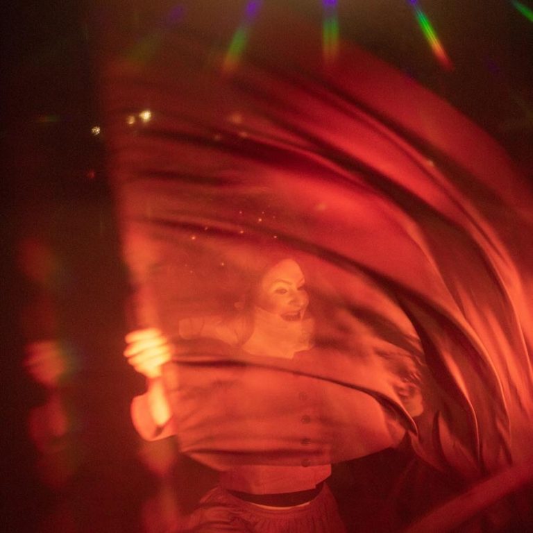 EMMA RUTH RUNDLE Joins ALL THEM WITCHES For Extensive Fall North American Tour