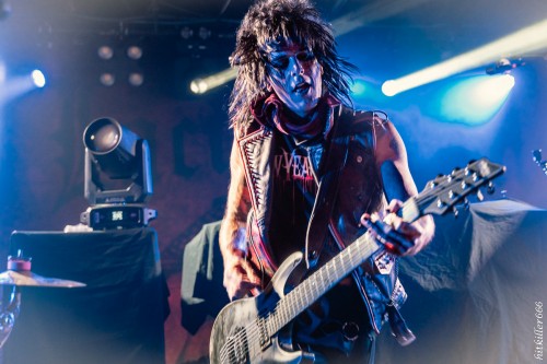 NEW YEARS DAY band live