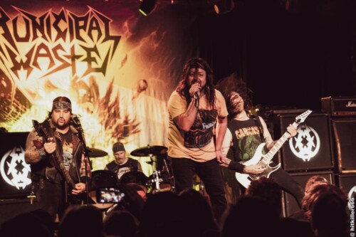 MUNICIPAL WASTE live