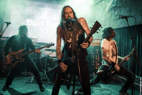 BLACK TUSK